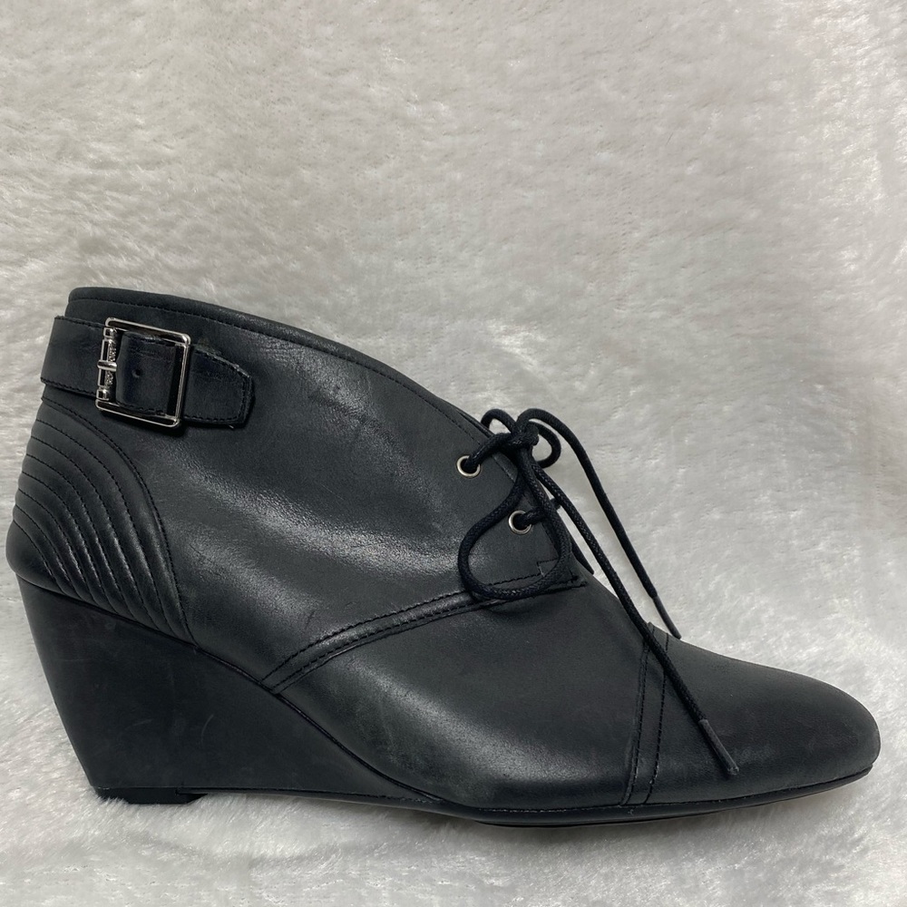 Rockport navy leather lace up booties size 7.5